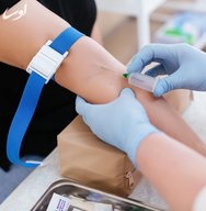 آزمایش و نمونه گیری خون در منزل در البرز