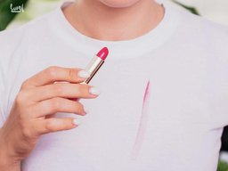 چگونه لکه ی رژ لب را از سطوح مختلف پاک کنیم ؟