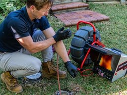 ریختن اسید در چاه فاضلاب باعث چه خطراتی می شود ؟