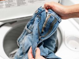 چرا لباسشویی لباس‌ها را کثیف می‌کند؟ + راه‌حل‌