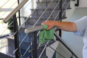 نظافت راه پله